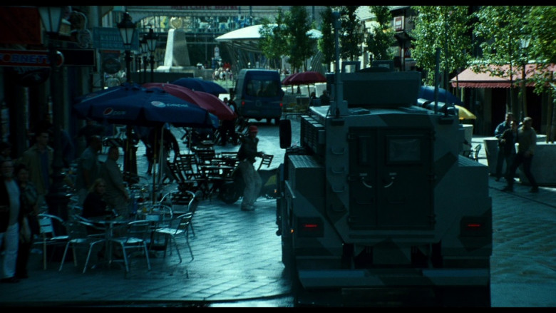 Pepsi Umbrellas in A Good Day to Die Hard (2013)