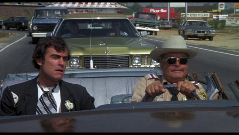 Pizza Hut Restaurant in Smokey and the Bandit (1977)