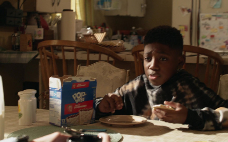 Pop-Tarts Toaster Pastries in Shameless S11E09 TV Show (2)