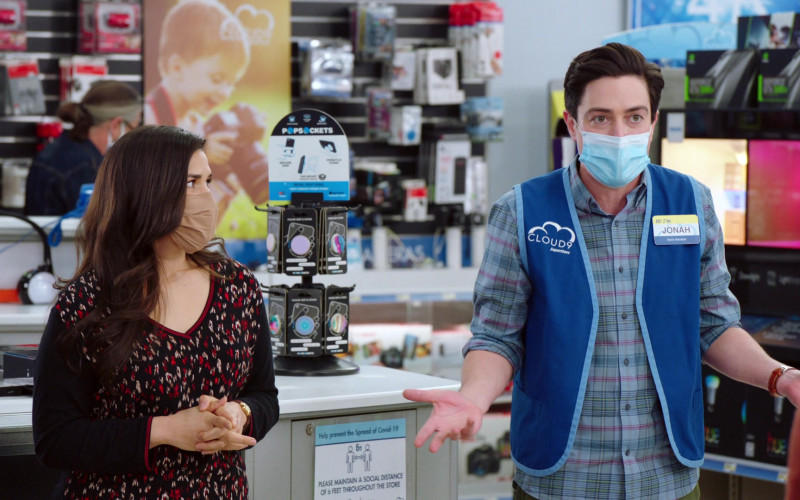 PopSockets in Superstore S06E14 Perfect Store (2021)
