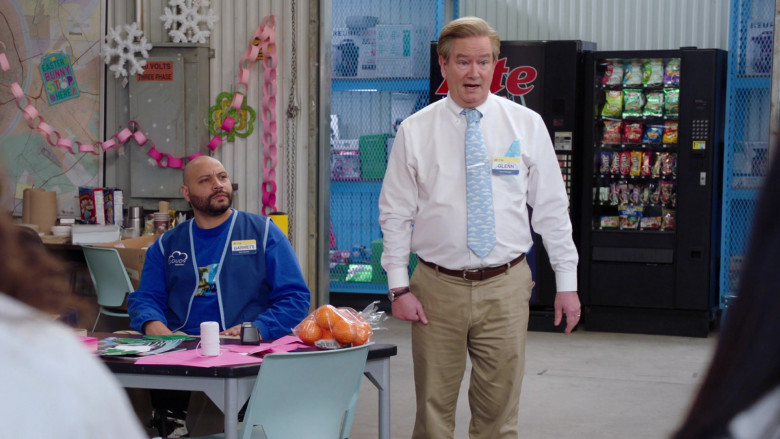 Popchips, Lay's, Herr's, Fritos, Doritos, M&M's, Twix in the Vending Machine in Superstore S06E11 (1)