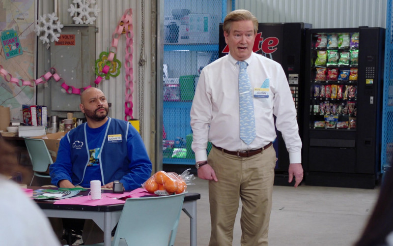 Popchips, Lay’s, Herr’s, Fritos, Doritos, M&M’s, Twix in the Vending Machine in Superstore S06E11 (1)