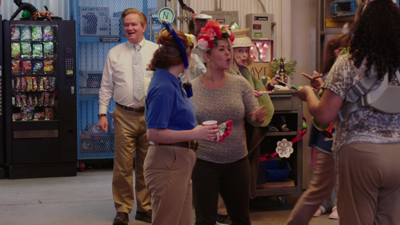 Popchips, Lay's, Herr's, Fritos, Doritos, M&M's, Twix in the Vending Machine in Superstore S06E11 (2)