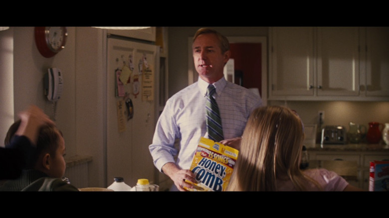 Post Honeycomb Cereals in Jack Reacher (2012)