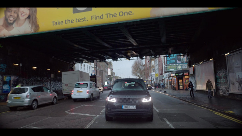 Range Rover Vogue Car in The One S01E01 TV Show (1)