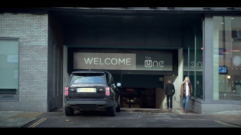 Range Rover Vogue Car in The One S01E01 TV Show (2)