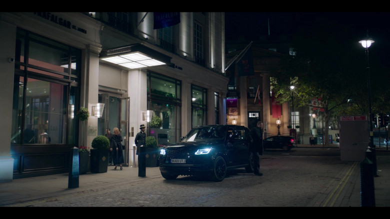 Range Rover Vogue Car in The One S01E01 TV Show (3)