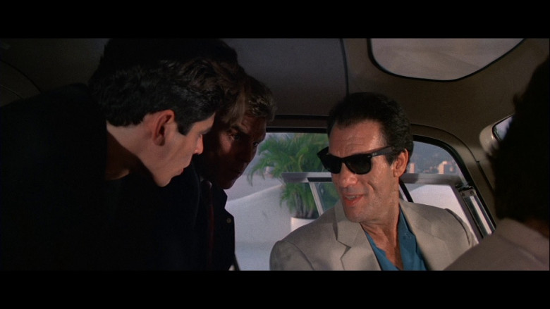 Ray-Ban Wayfarer Men’s Sunglasses in Licence To Kill (1989)
