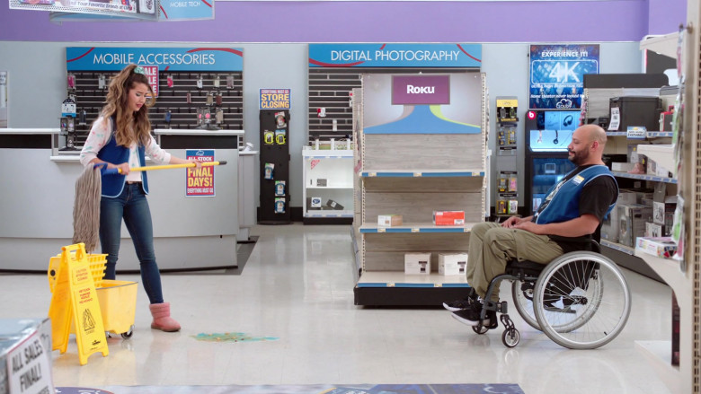 Roku hardware digital media players in Superstore S06E15 All Sales Final (2021)