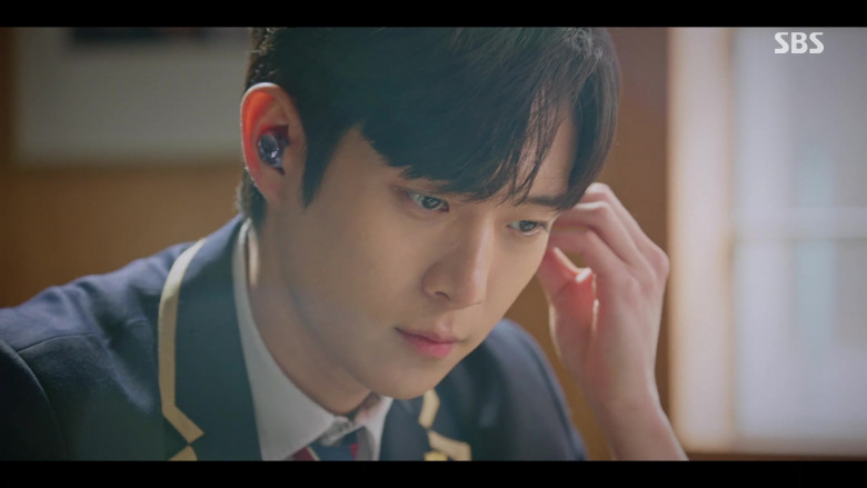 Samsung Galaxy Buds Pro Wireless Earbuds in The Penthouse War in Life S02E08 Korean TV Series (1)