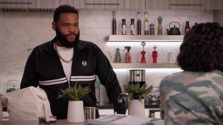 Sergio Tacchini Track Top of Anthony Anderson as Dre in Black-ish S07E14 (2)
