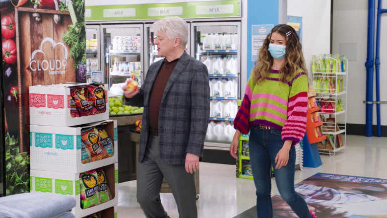 Siete Chips in Superstore S06E13 (1)