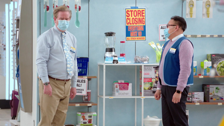 Stasher Reusable Silicone Bags and Black + Decker Blender in Superstore S06E15 TV Show (1)