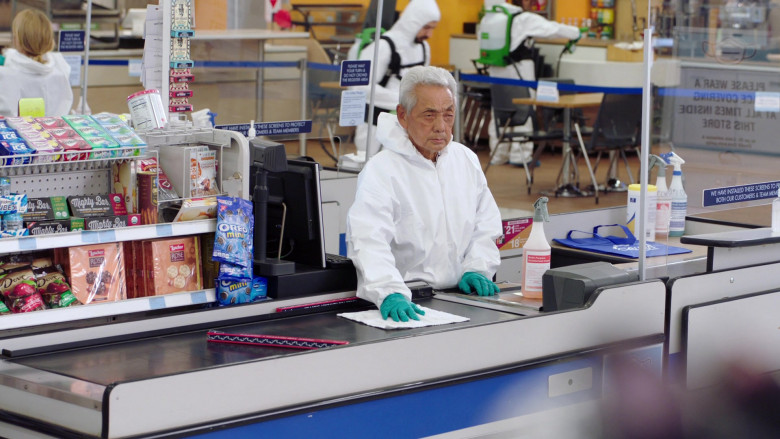 Trident Gums, Mighty Bar, Dove Chocolate, Loacker Rose of the Dolomites, Oreo in Superstore S06E11 Deep Cleaning (2021)