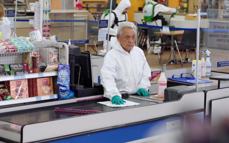 Trident Gums, Mighty Bar, Dove Chocolate, Loacker Rose of the Dolomites, Oreo in Superstore S06E11 Deep Cleaning (2021)