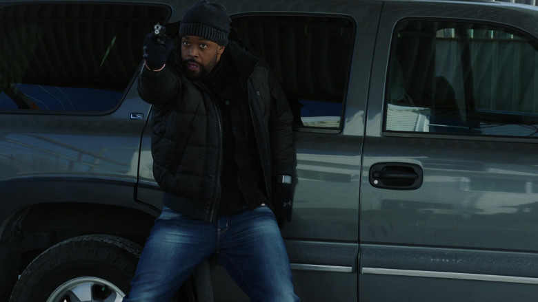 Under Armour Gloves of LaRoyce Hawkins as Officer Kevin Atwater in Chicago P.D. S08E08 TV Show (1)