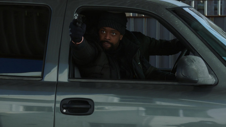 Under Armour Gloves of LaRoyce Hawkins as Officer Kevin Atwater in Chicago P.D. S08E08 TV Show (3)