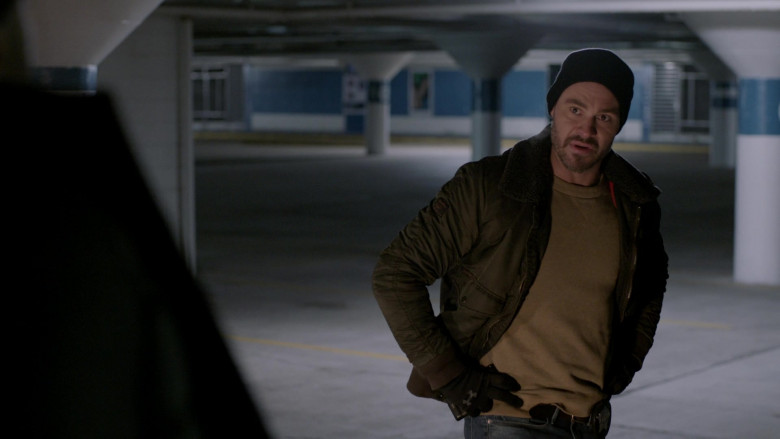 Under Armour Gloves of Patrick John Flueger as Officer Adam Ruzek in Chicago P.D. S08E08 (3)