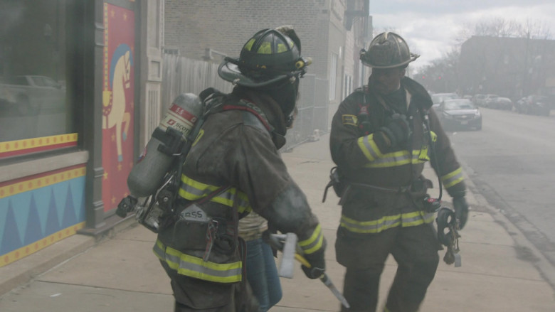 3M Scott Air-Pak SCBA Respiratory Protection in Chicago Fire S09E12 (2)