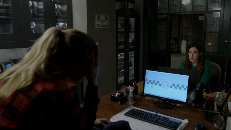 AOC Computer Monitor in Chicago P.D. S08E11 Signs of Violence (2021)