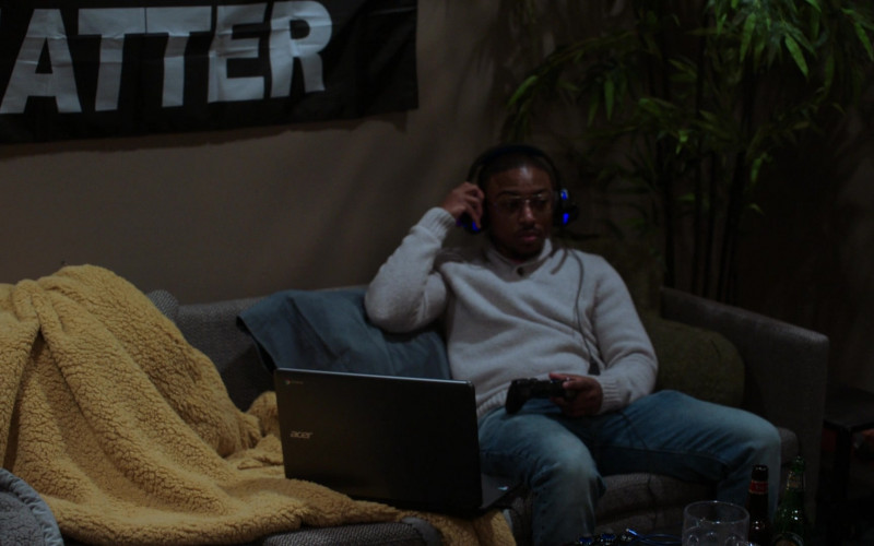 Acer Chromebook Laptop in Law & Order Special Victims Unit S22E12 In the Year We All Fell Down (2021)