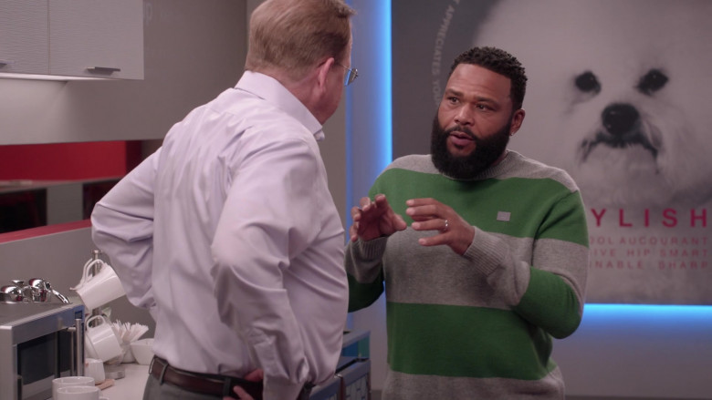 Acne Studios Sweater of Anthony Anderson as Andre ‘Dre’ Johnson in Black-ish S07E19 (2)