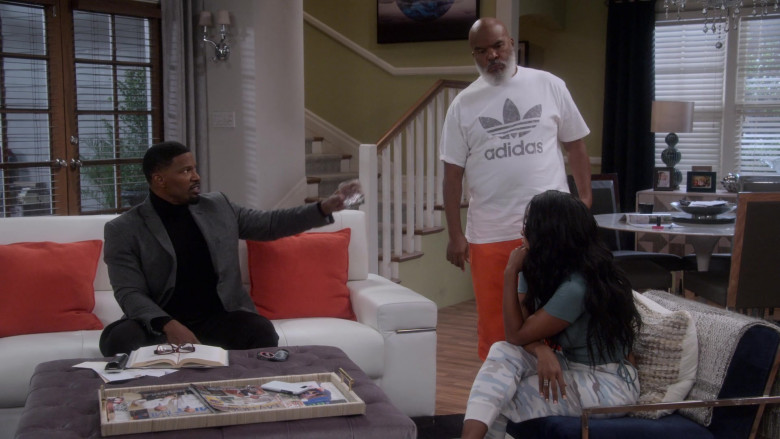 Adidas White T-Shirt of David Alan Grier as Pops in Dad Stop Embarrassing Me! S01E08 (1)