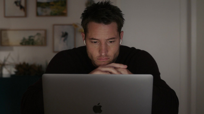 Apple MacBook Laptop of Justin Hartley as Kevin Pearson in This Is Us S05E12 TV Show 2021 (3)