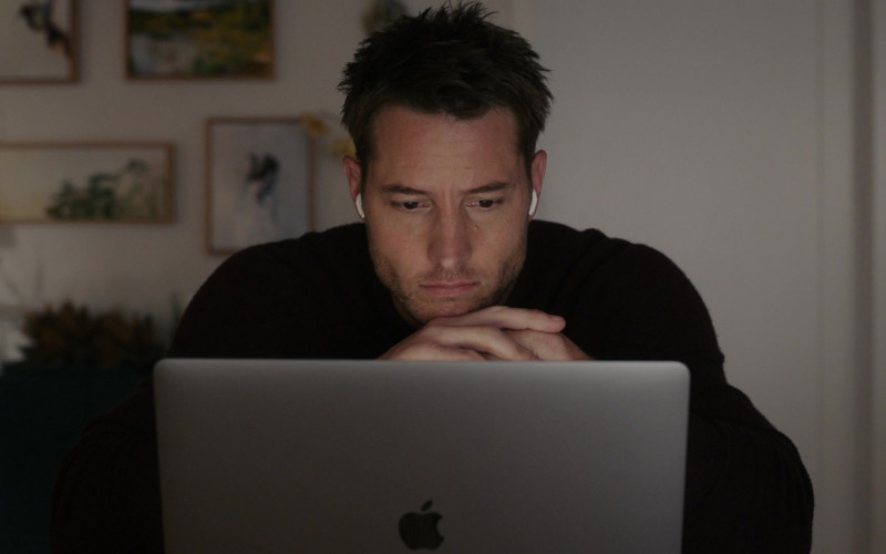 Apple MacBook Laptop of Justin Hartley as Kevin Pearson in This Is Us S05E12 TV Show 2021 (3)