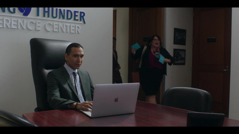 Apple MacBook Laptop of Michael Greyeyes as Terry Thomas in Rutherford Falls S01E10 D'Angelos (2021)
