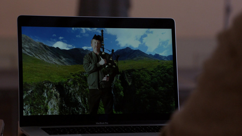 Apple MacBook Pro Laptop in Chicago Fire S09E10 TV Show (1)