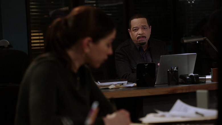 Apple MacBook Pro Laptop of Ice-T as Sergeant Odafin ‘Fin’ Tutuola in Law & Order Special Victims Unit S22E11 Our Words Will Not Be