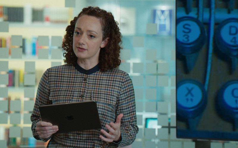 Apple iPad Tablet in Younger S07E01 (1)