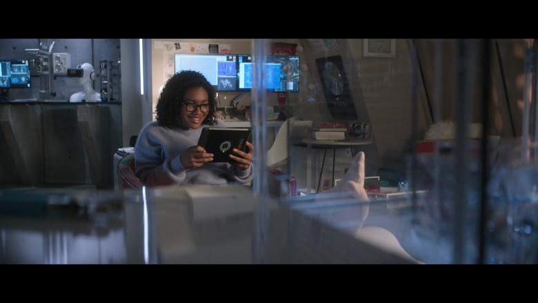 Apple iPad Tablet of Taylor Mosby as Tracy in Thunder Force (4)