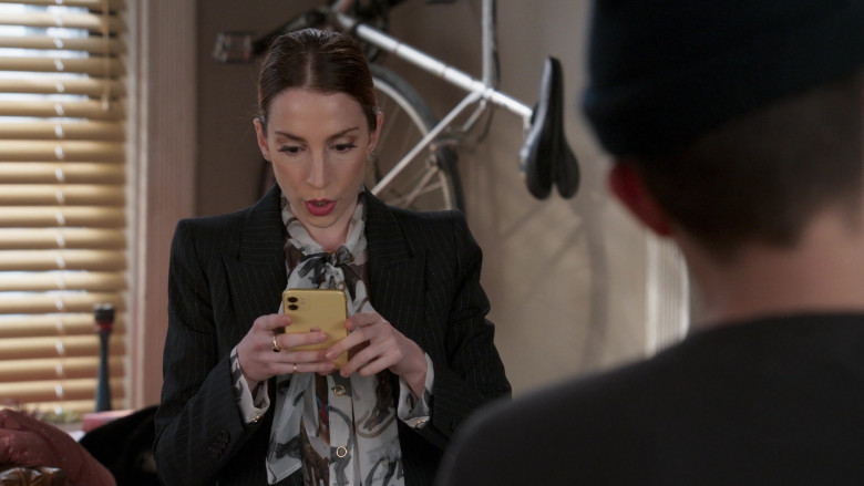 Apple iPhone Smartphone Used by Molly Bernard as Lauren Heller in Younger S07E05 The Last Unicorn (2021)