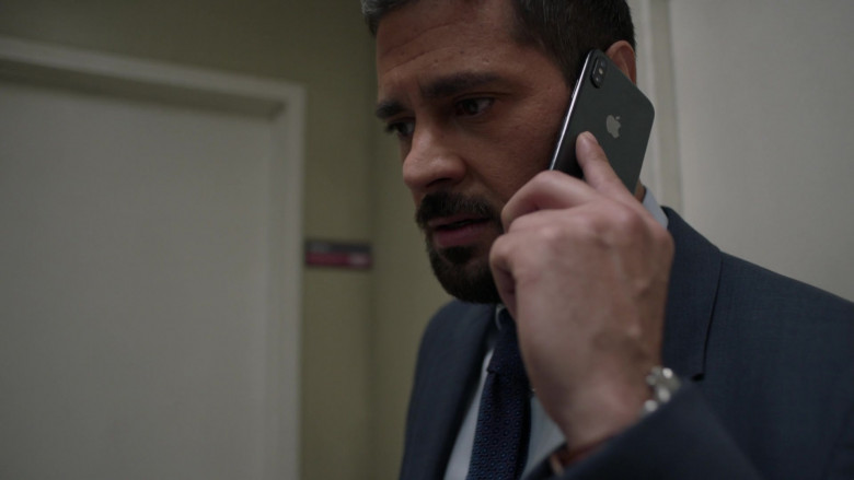 Apple iPhone Smartphone of J. R. Ramirez as Jared Vasquez in Manifest S03E06 Graveyard Spiral (2021)