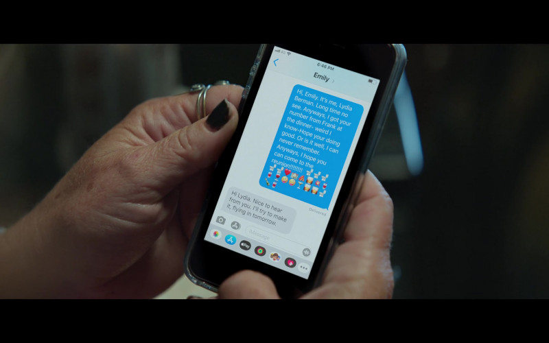 Apple iPhone Smartphone of Melissa McCarthy as Lydia Berman in Thunder Force (2021)