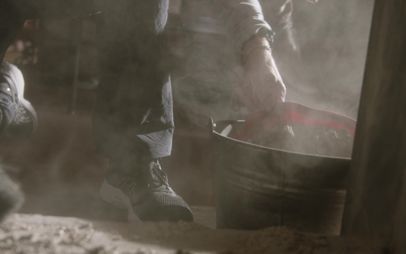 Asics Men’s Sneakers of Mark Harmon as Leroy Jethro Gibbs in NCIS S18E12 Sangre (2021)