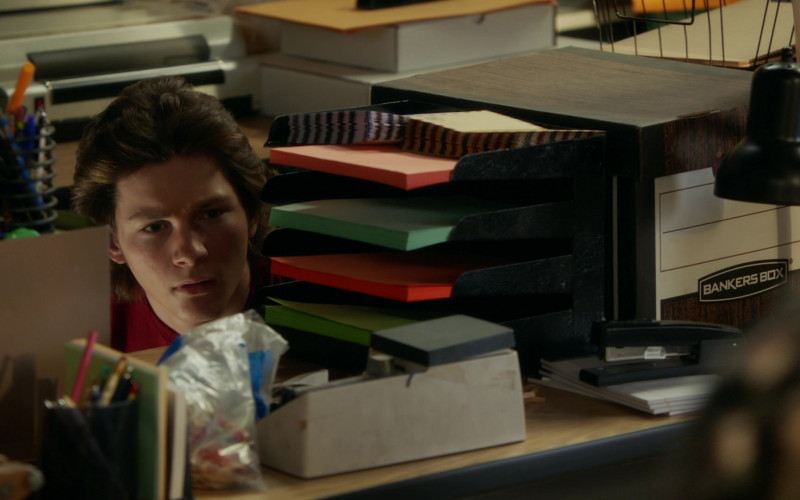 Bankers Box in Young Sheldon S04E12 A Box of Treasure and the Meemaw of Science (2021)