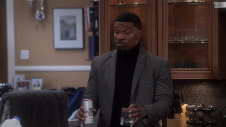 Bud Light Seltzer Enjoyed by Jamie Foxx as Brian Dixon in Dad Stop Embarrassing Me! S01E08 TV Show (1)