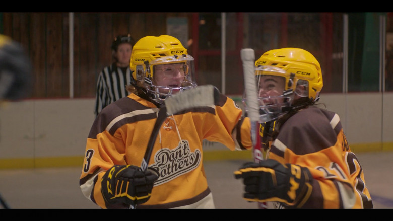 CCM Hockey Helmets in The Mighty Ducks Game Changers S01E05 (2)