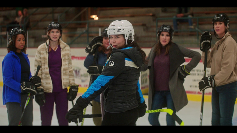 CCM Ice Hockey Helmets in The Mighty Ducks Game Changers S01E04 (4)