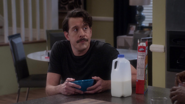 Cap’n Crunch Breakfast Cereal Enjoyed by Jonathan Kite as Johnny Williams in Dad Stop Embarrassing Me! S01E08 (3)