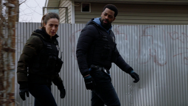 Carhartt Gloves of LaRoyce Hawkins as Officer Kevin Atwater in Chicago P.D. S08E12 (2)