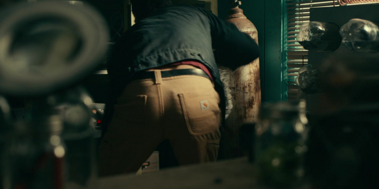 Carhartt Men’s Pants of Justin Theroux as Allie Fox in The Mosquito Coast S01E01 Light Out (2021)