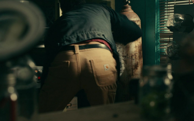 Carhartt Men's Pants of Justin Theroux as Allie Fox in The Mosquito Coast S01E01 Light Out (2021)