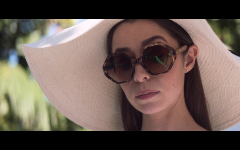 Chloe Havana Oversized Sunglasses of Cristin Milioti as Hazel Green-Gogol in Made for Love S01E01 "You're User One" (2021)