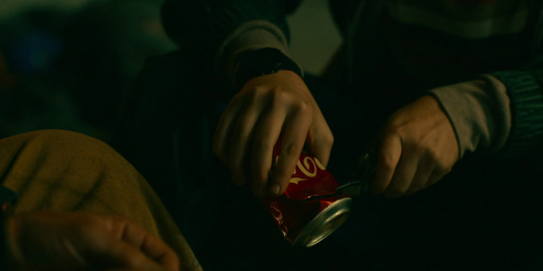Coca-Cola Soda Can in The Mosquito Coast S01E02 (3)