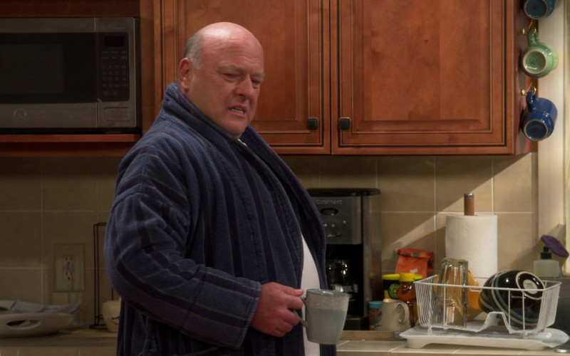 Cuisinart Coffee Machine Used by Dean Norris as Art in United States of Al S01E05 HomesickDeghyat (2021)