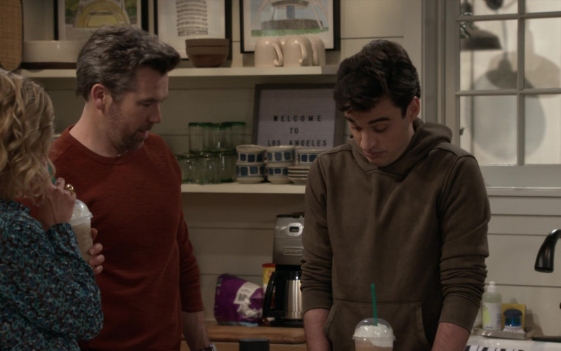 Cuisinart Coffee Machine in Call Your Mother S01E11 Save the Date (2021)